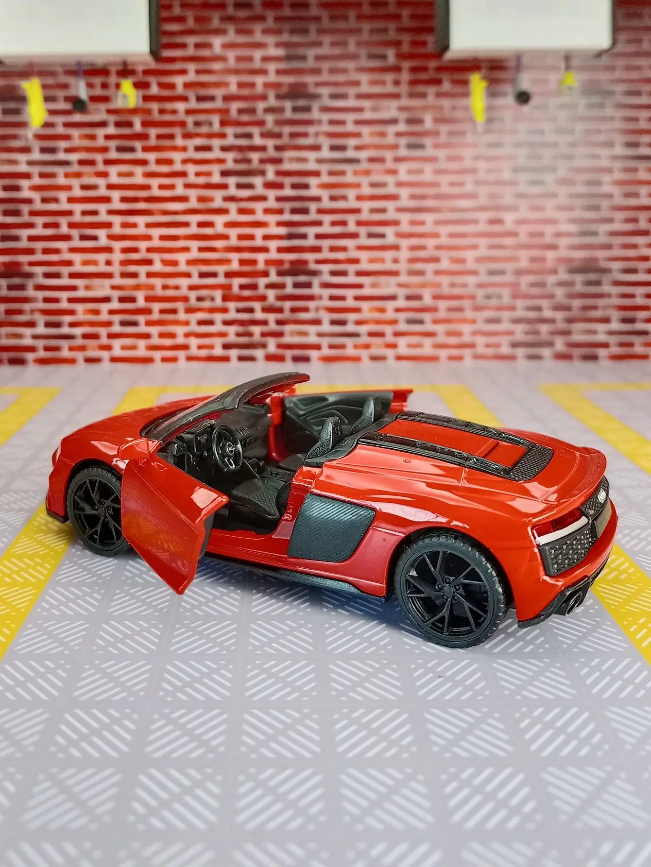 1/32 Scale Audi R8 Spyder Diecast Model Car 6 1/32 Scale Audi R8 Spyder Diecast Model Car - Image 6