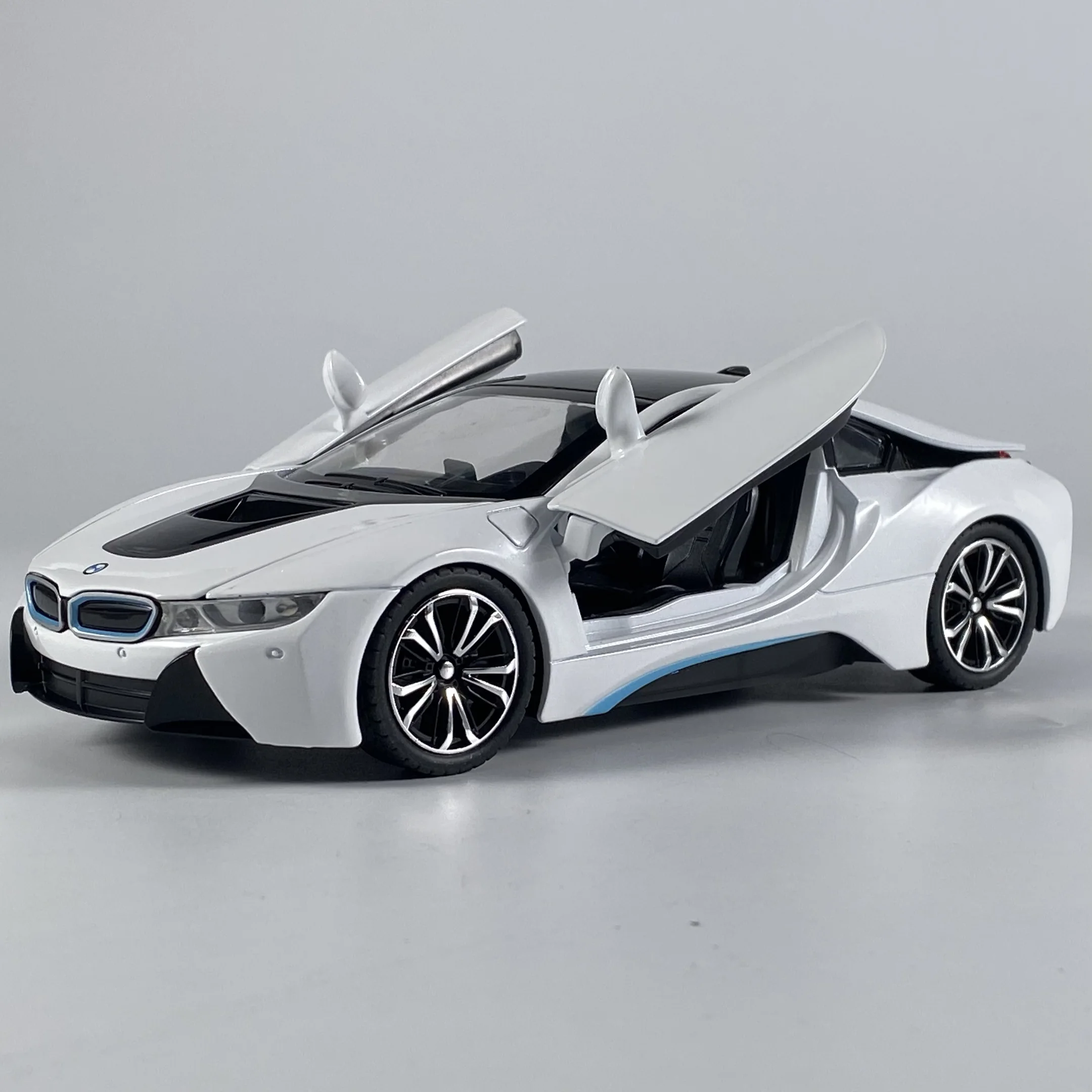 BMW I8 Super Hybrid Coupe Diecast Model 1:22 7 BMW I8 Super Hybrid Coupe Diecast Model 1:22 - Image 7