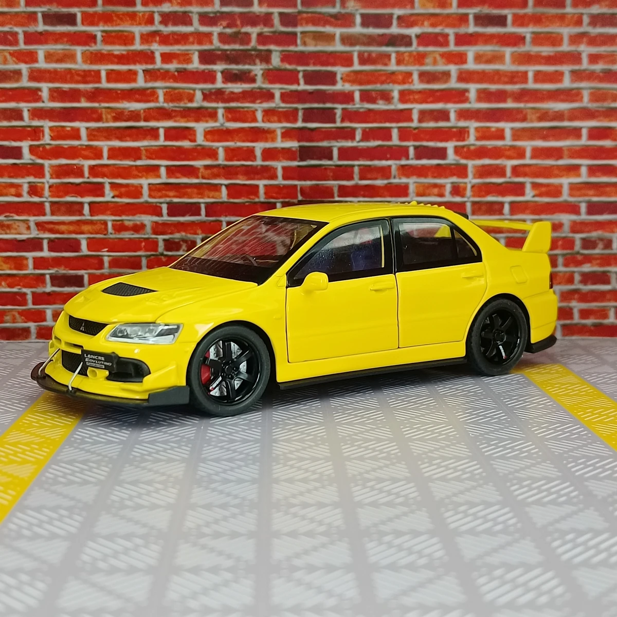 1:32 Mitsubishi Evo 9 Alloy Racing Car Model 9 1:32 Mitsubishi Evo 9 Alloy Racing Car Model - Image 9