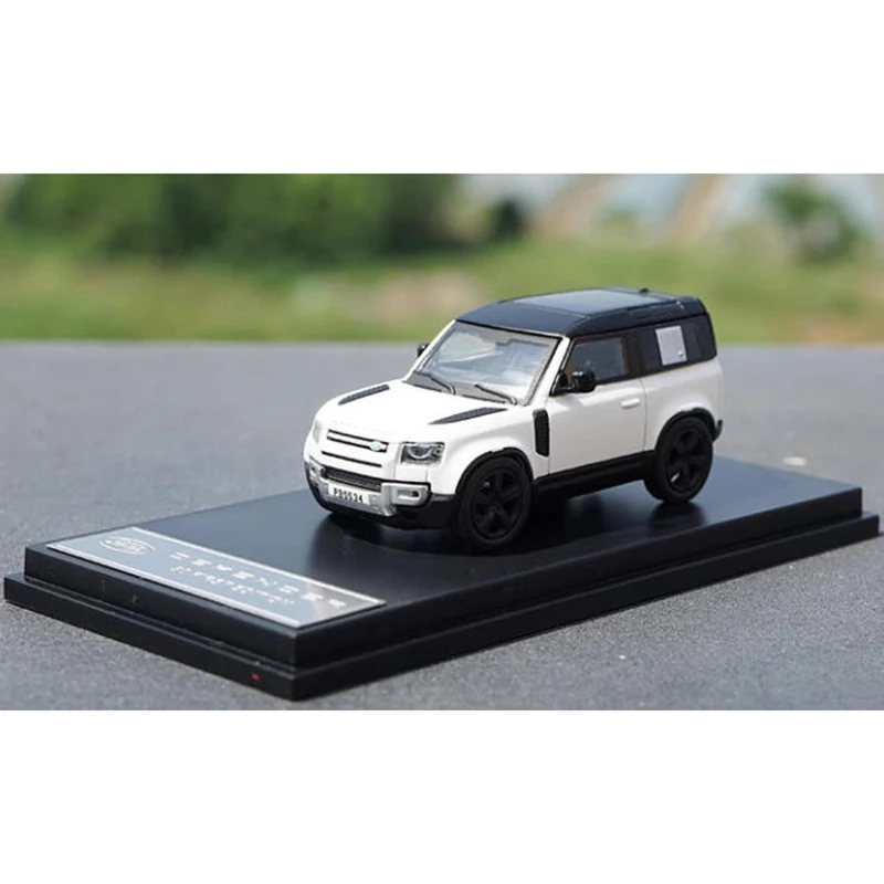Diecast 1:64 Scale Defender 90 Model 2 Diecast 1:64 Scale Defender 90 Model - Image 2