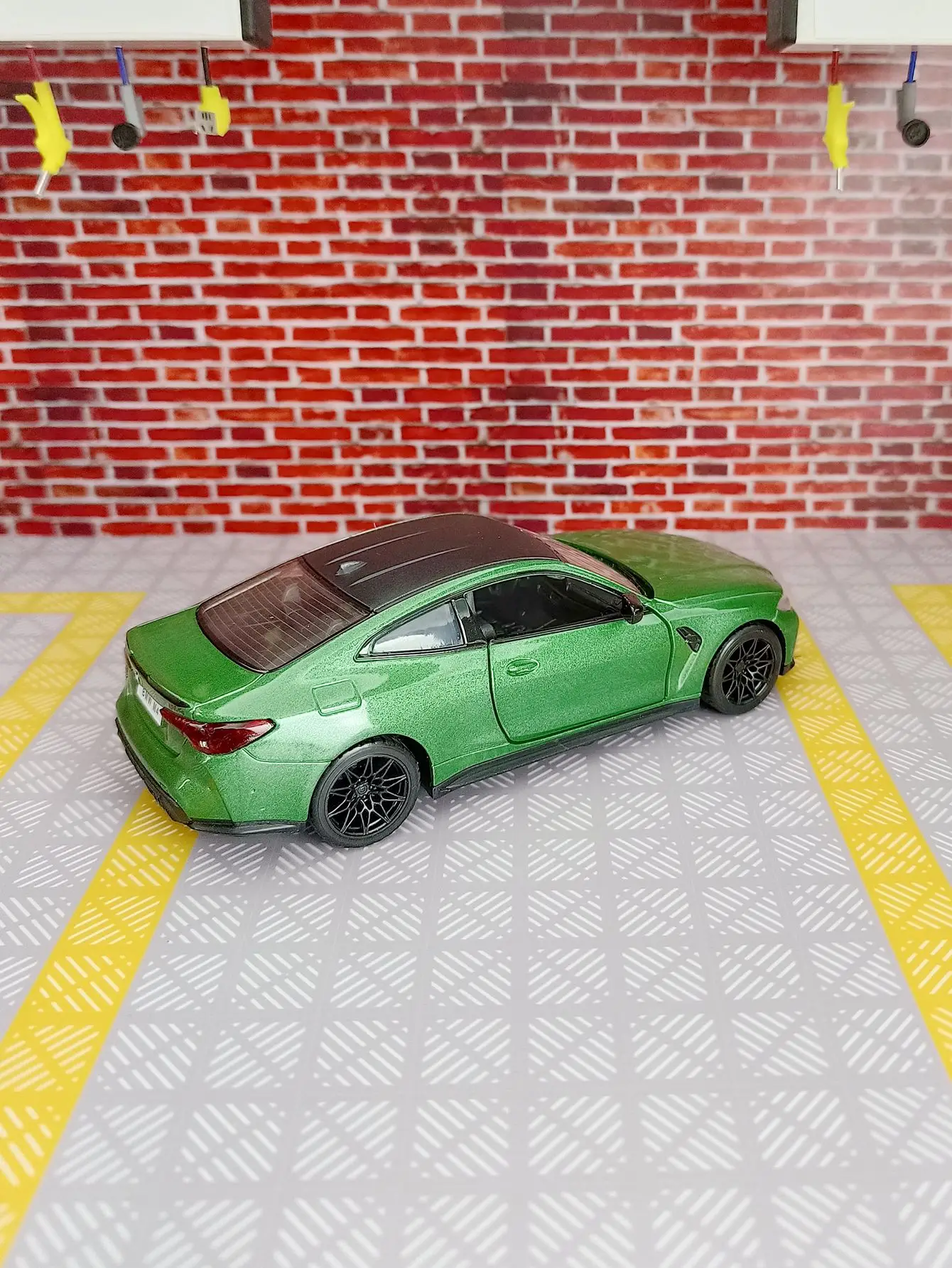 1/32 Scale BMW M4 G82 Diecast Model Car 2 1/32 Scale BMW M4 G82 Diecast Model Car - Image 2