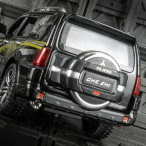 Mitsubishi Pajero 1/32 Scale Diecast Model 10 Sab3c37c968aa4806b784a217283e7e1fB