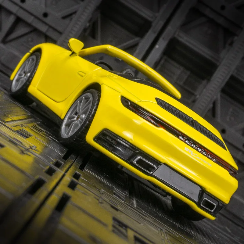 1:32 Scale Porsche 911 Carrera Diecast Model 2 1:32 Scale Porsche 911 Carrera Diecast Model - Image 2