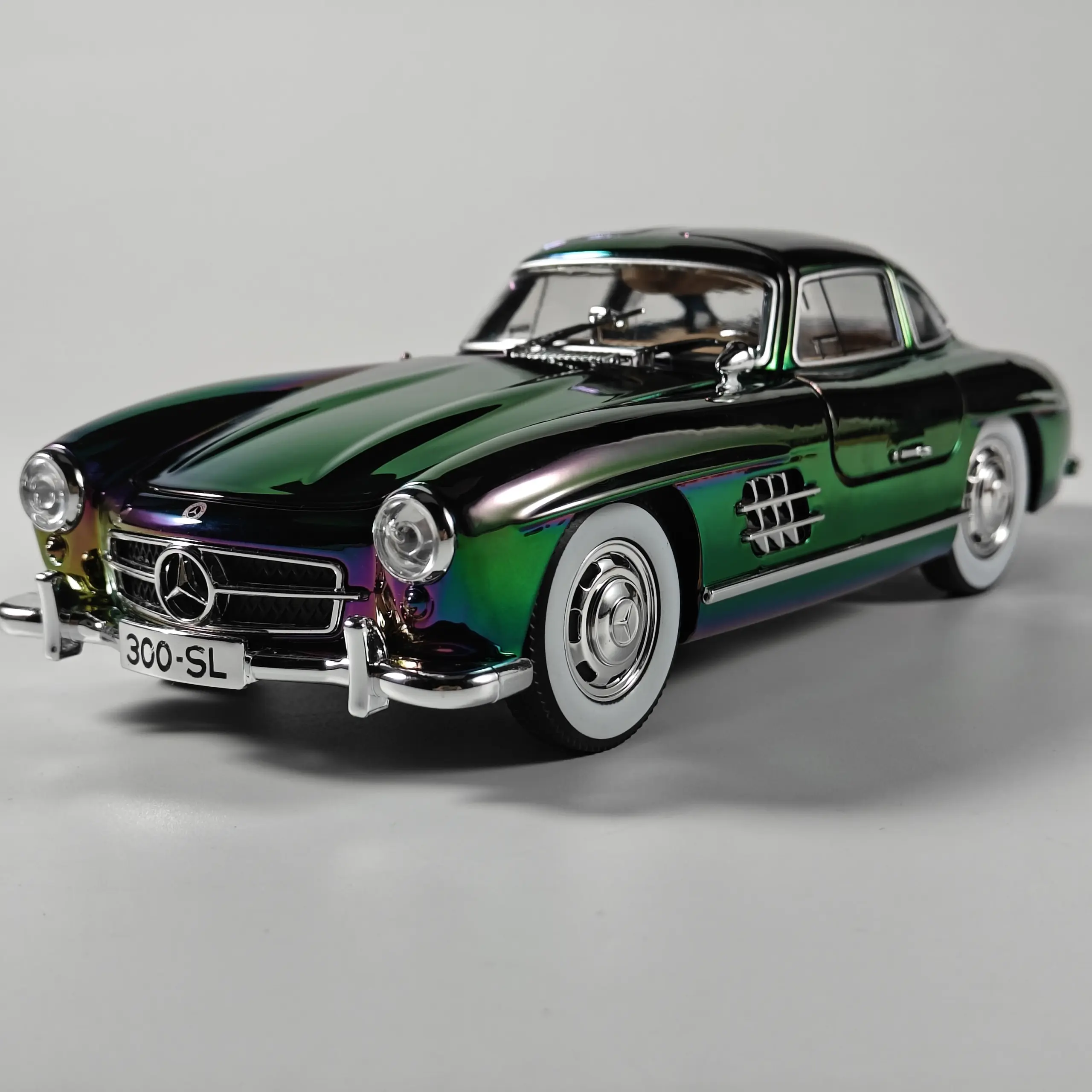 Mercedes-Benz 300SL 1:24 Diecast Model Car 3 Mercedes-Benz 300SL 1:24 Diecast Model Car - Image 3