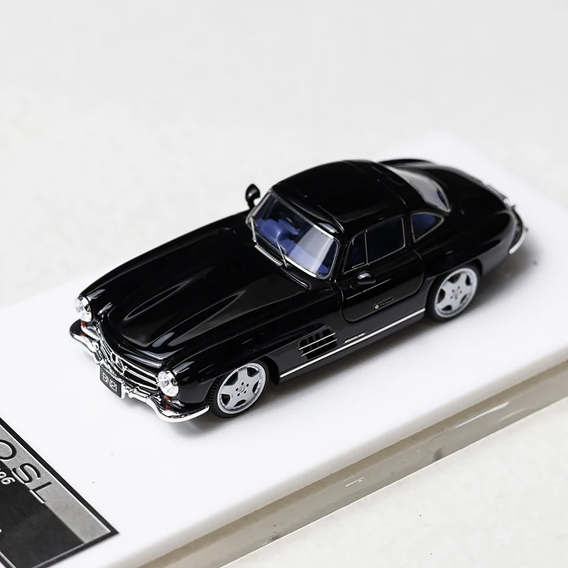 1:64 Mercedes-Benz 300SL Diecast Model Collection 8 1:64 Mercedes-Benz 300SL Diecast Model Collection - Image 8