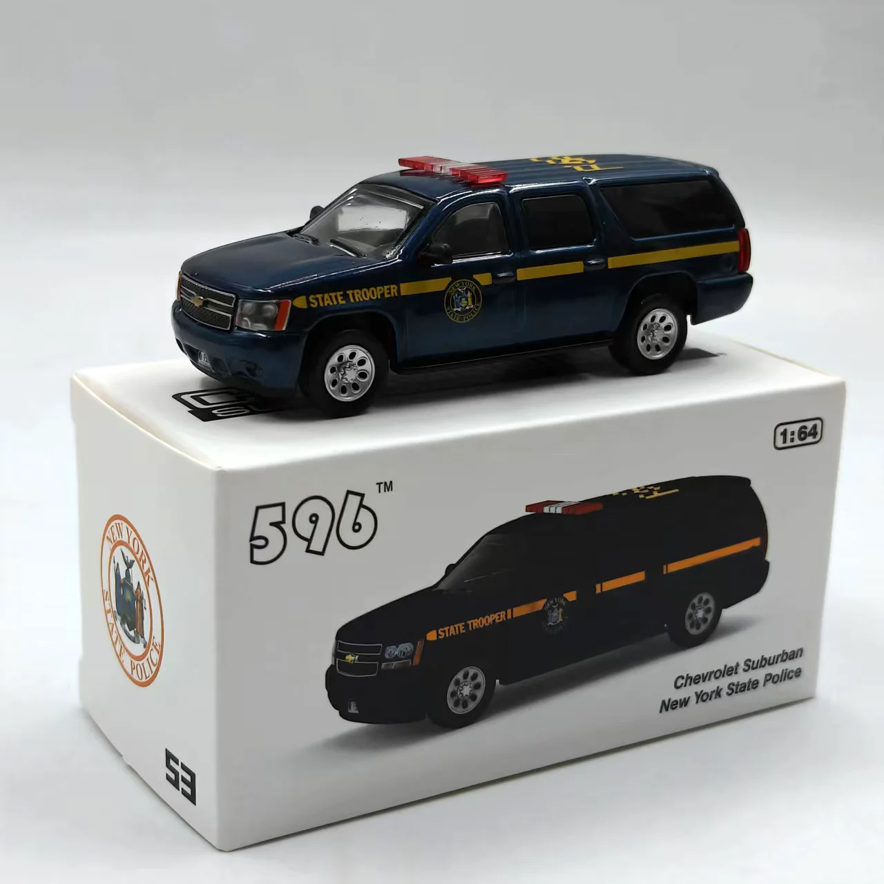 Chevrolet Express 1:64 Scale Diecast Ambulance 4 Chevrolet Express 1:64 Scale Diecast Ambulance - Image 4
