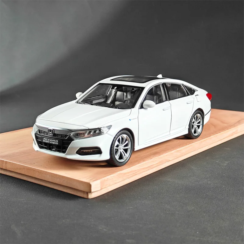 White 1:24 Scale Honda Accord Diecast Model 5 White 1:24 Scale Honda Accord Diecast Model - Image 5