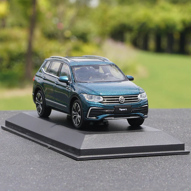 2022 Volkswagen Tiguan 1:43 Scale Model SUV 3 2022 Volkswagen Tiguan 1:43 Scale Model SUV - Image 3