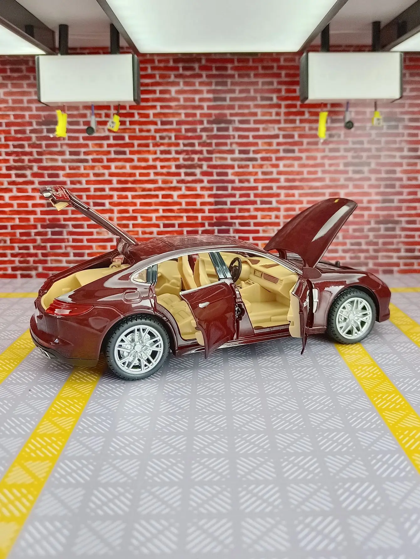 1:24 Scale Paramela Sport Car Diecast Model 6 1:24 Scale Paramela Sport Car Diecast Model - Image 6