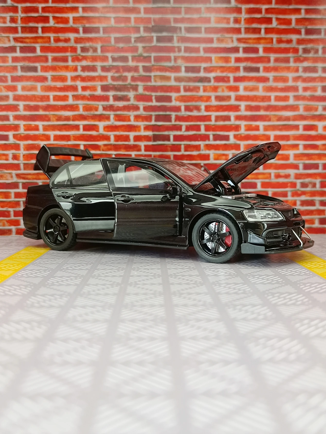 1:32 Mitsubishi Evo 9 Alloy Racing Car Model 4 1:32 Mitsubishi Evo 9 Alloy Racing Car Model - Image 4