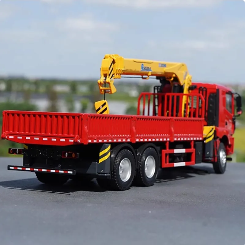 XCMG 1:35 Diecast Truck-Mounted Crane Model 4 XCMG 1:35 Diecast Truck-Mounted Crane Model - Image 4