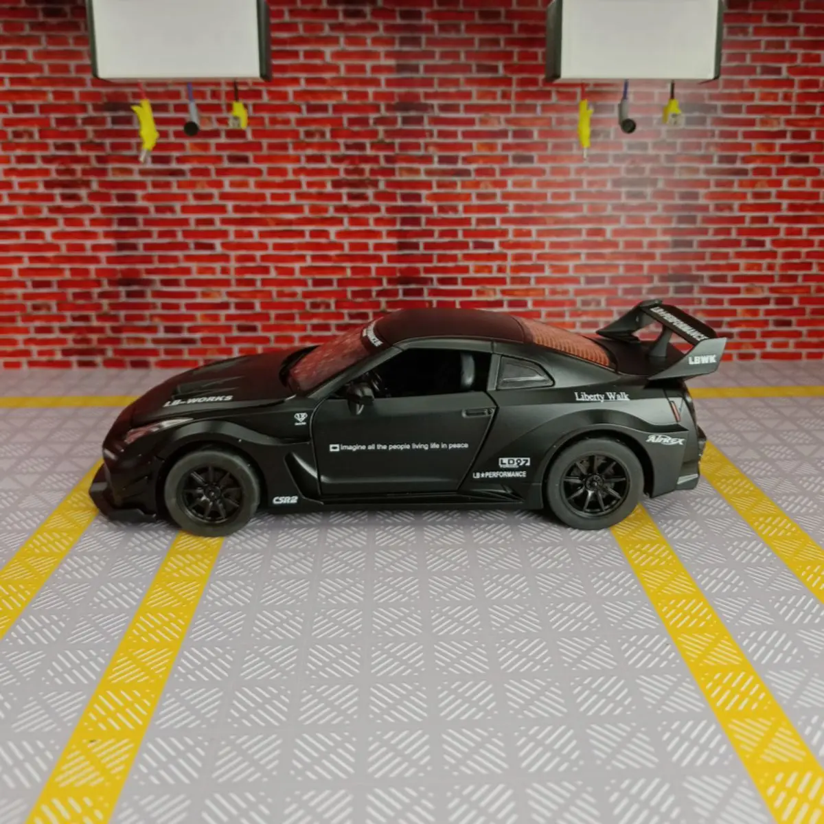 1:24 Diecast Nissan GTR Skyline Model Car 7 1:24 Diecast Nissan GTR Skyline Model Car - Image 7