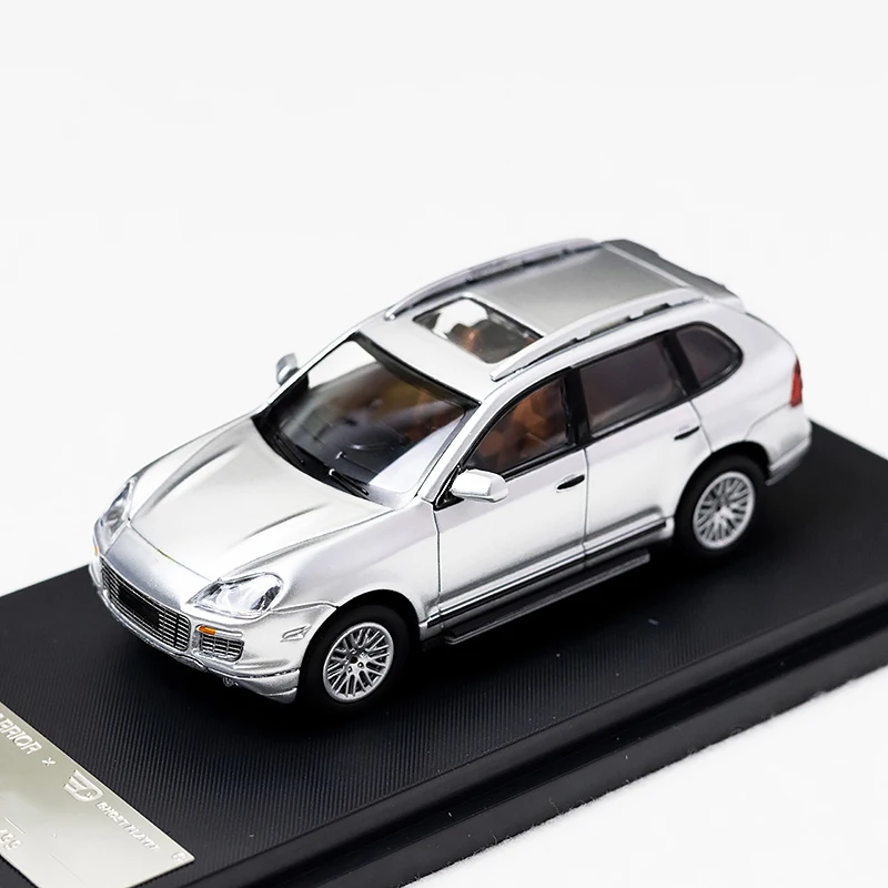 Cayenne Turbo S 1:64 Scale Diecast Models Set 3 Cayenne Turbo S 1:64 Scale Diecast Models Set - Image 3