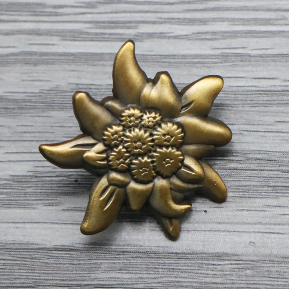 Retro Style Edelweiss Badge Pin 3.6 cm 7 Retro Style Edelweiss Badge Pin 3.6 cm - Image 7