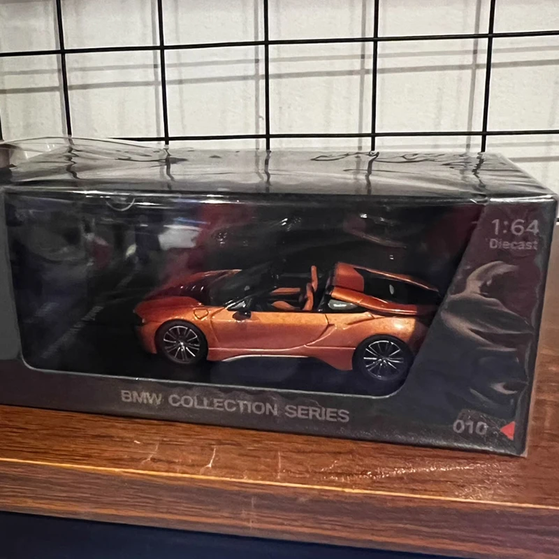 BMW i8 Roadster 1:64 Scale Diecast Model 5 BMW i8 Roadster 1:64 Scale Diecast Model - Image 5