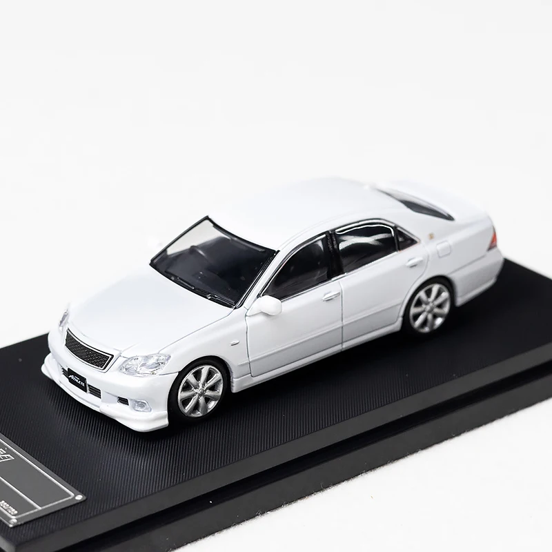 Zoom 1:64 CROWN Athlete Model GRS184 Set 5 Zoom 1:64 CROWN Athlete Model GRS184 Set - Image 5