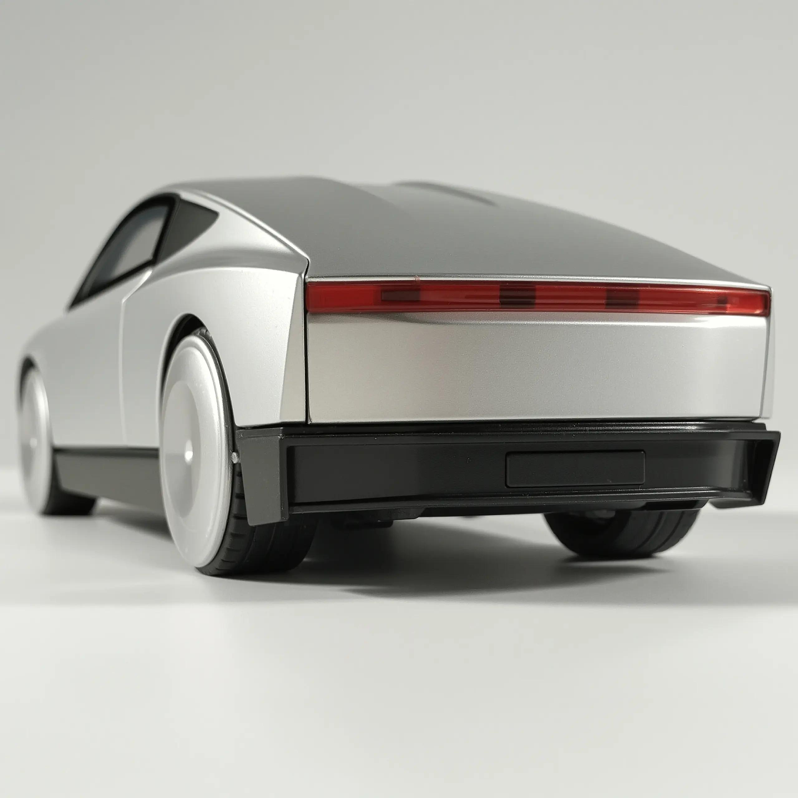 Cybercab Robotaxi 1:32 Scale Diecast Model 6 Cybercab Robotaxi 1:32 Scale Diecast Model - Image 6