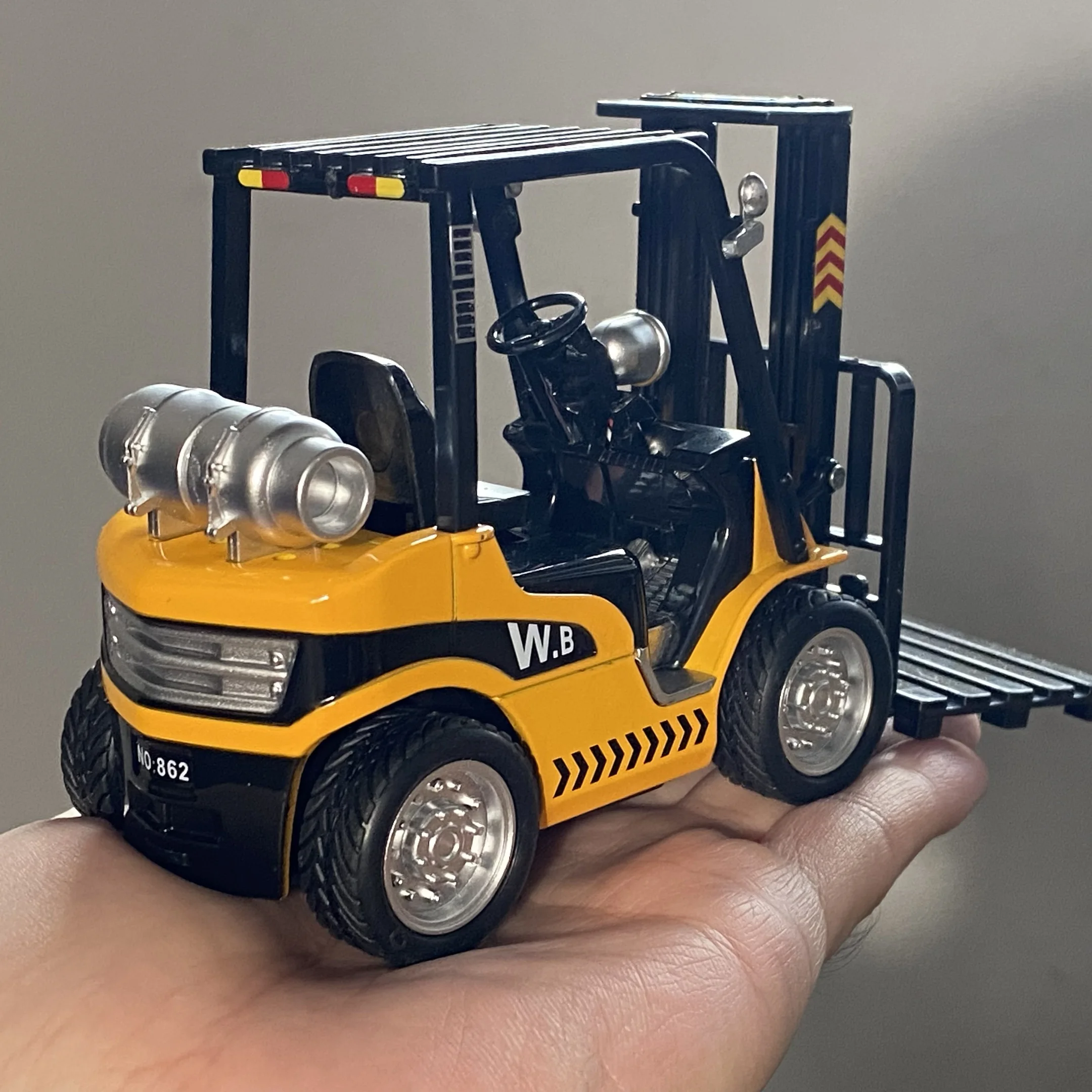 1:24 Diecast Forklift Crane Model 2 1:24 Diecast Forklift Crane Model - Image 2