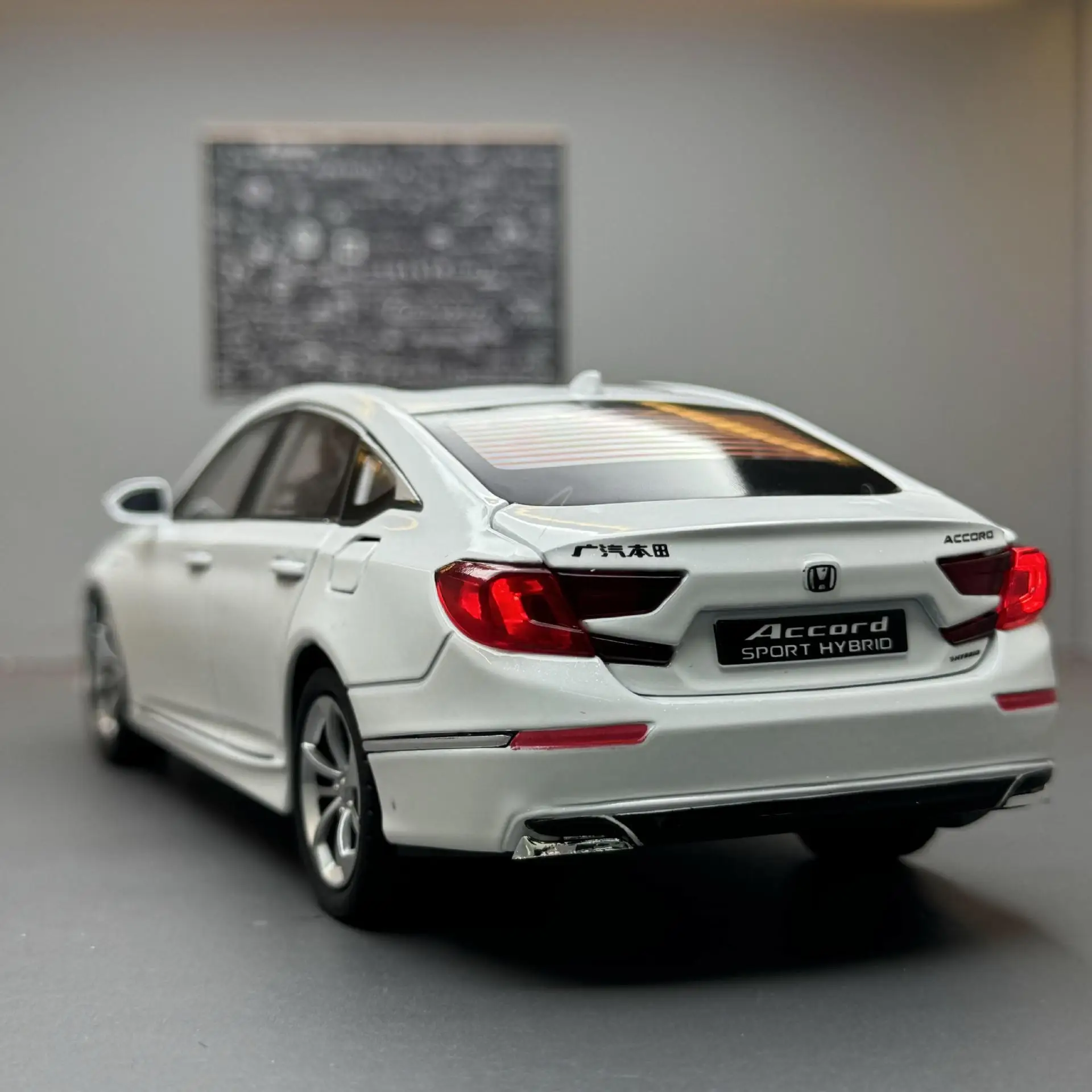 Honda Accord Sport Hybrid 1:24 Diecast Model 2 Honda Accord Sport Hybrid 1:24 Diecast Model - Image 2