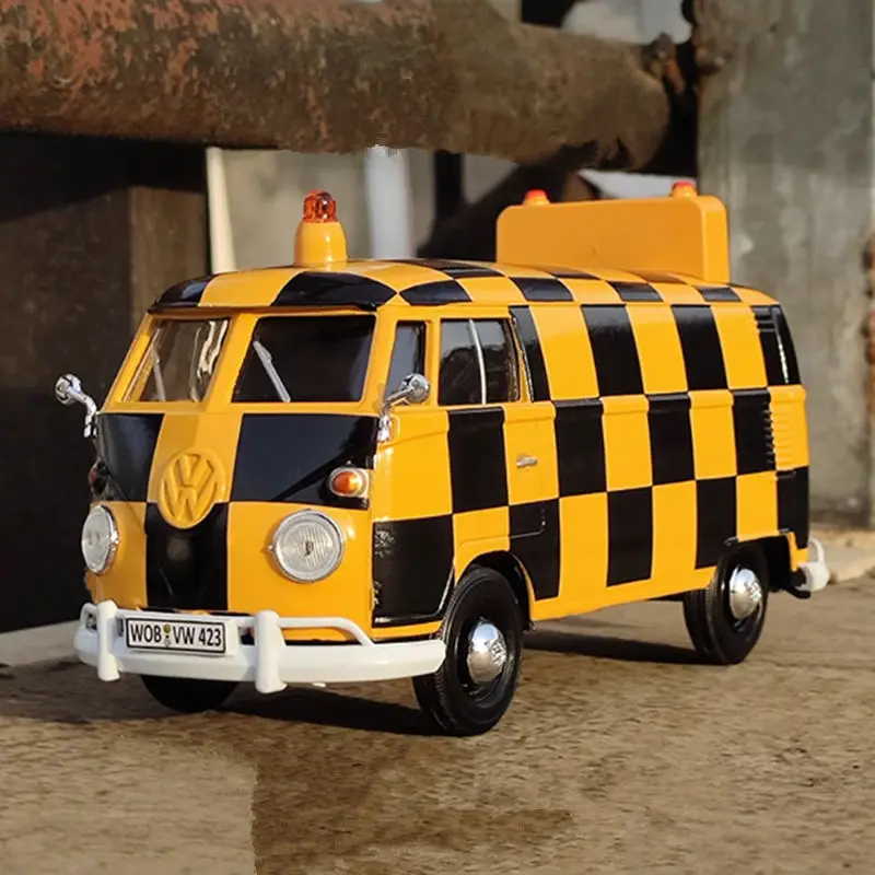 Volkswagen T1 Samba Van 1:24 Diecast Model 3 Volkswagen T1 Samba Van 1:24 Diecast Model - Image 3