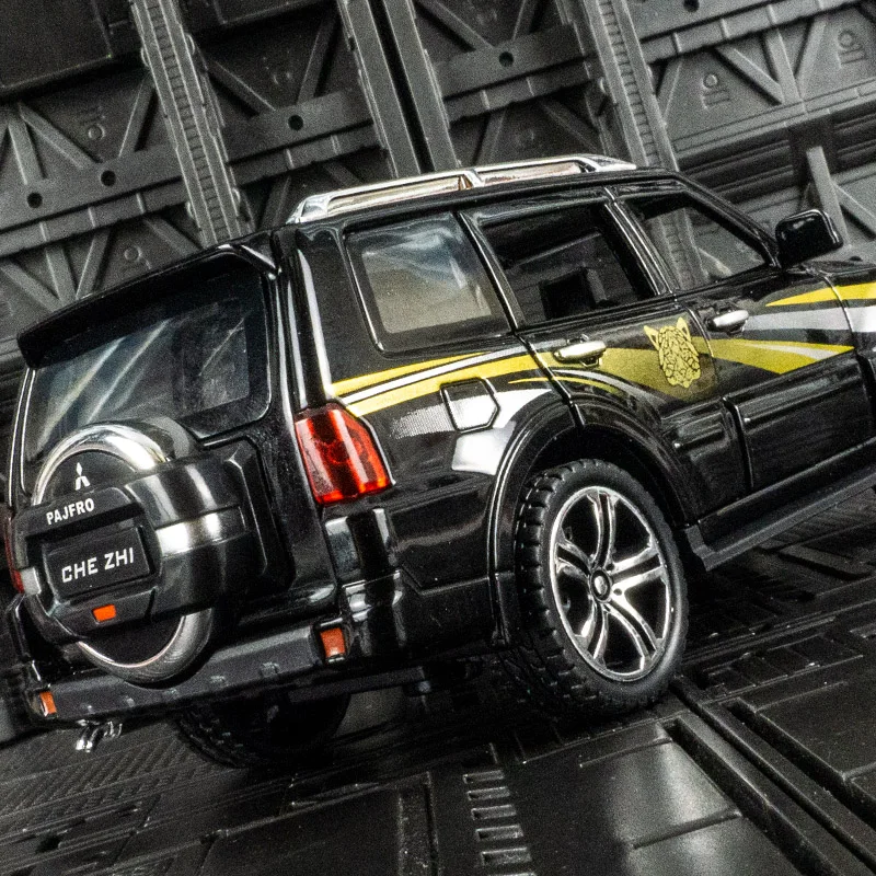 Mitsubishi Pajero 1/32 Scale Diecast Model 2 Mitsubishi Pajero 1/32 Scale Diecast Model - Image 2