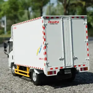 Isuzu Light Truck 1:18 Scale Diecast Model 7 Scc62d736db9a46a9ae940212f828df15v