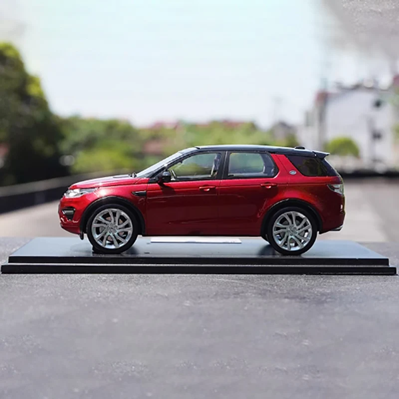 Discovery Freelander SUV Model 1:18 Scale Red 3 Discovery Freelander SUV Model 1:18 Scale Red - Image 3