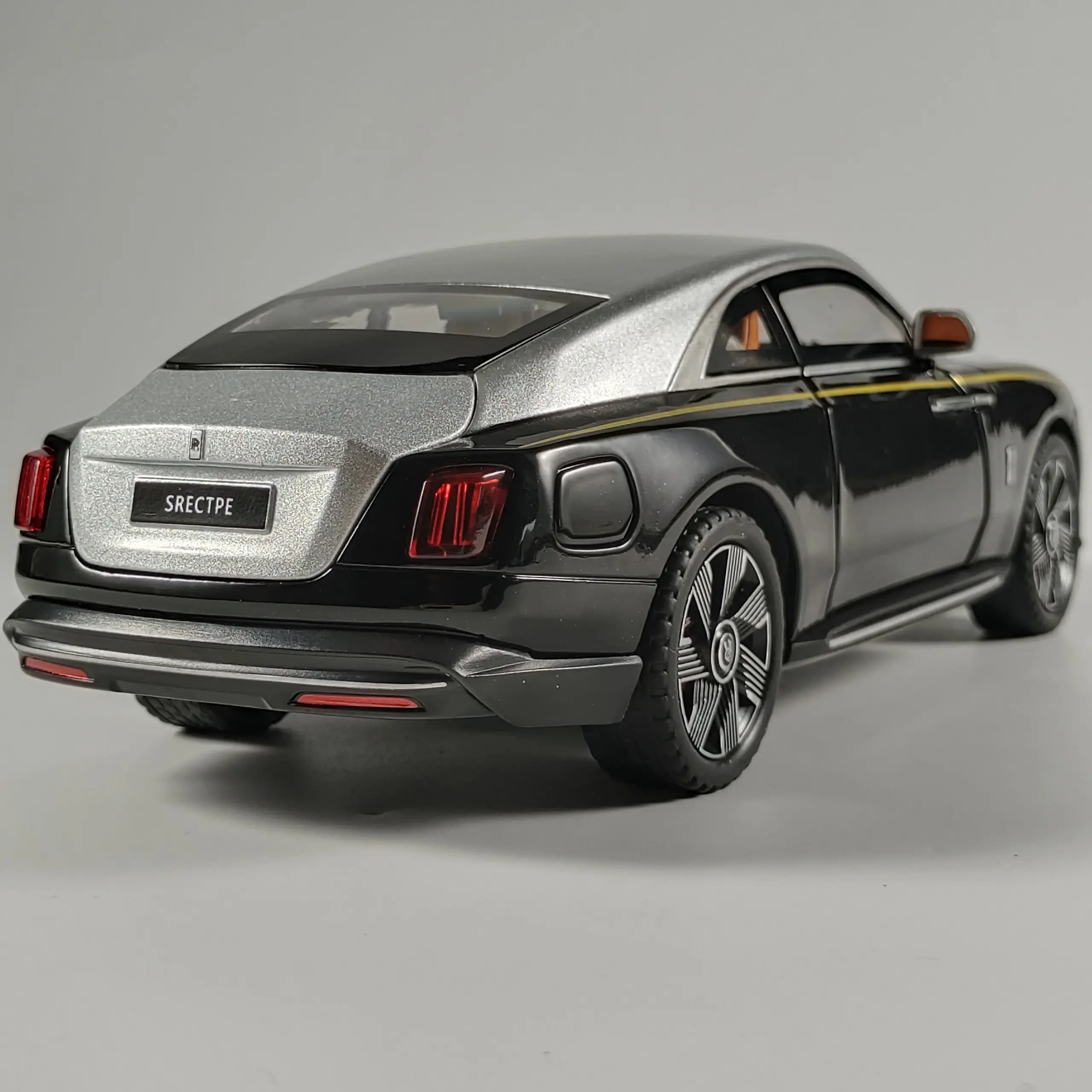 1:24 Scale Rolls Royce Spectre Diecast Model 5 1:24 Scale Rolls Royce Spectre Diecast Model - Image 5
