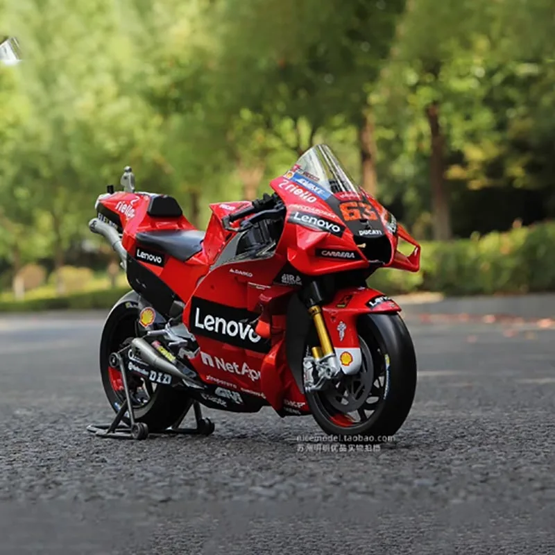 Vibrant 1:6 Scale Ducati Motorcycle Model 5 Vibrant 1:6 Scale Ducati Motorcycle Model - Image 5