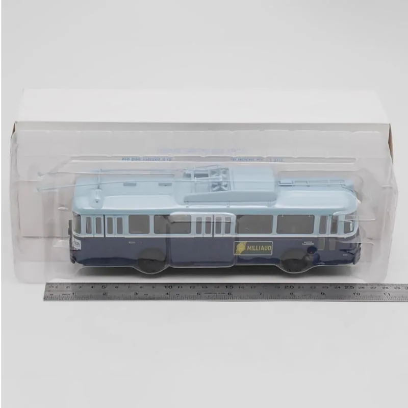 Chausson Vetra APV Diecast Bus Model 1:43 6 Chausson Vetra APV Diecast Bus Model 1:43 - Image 6
