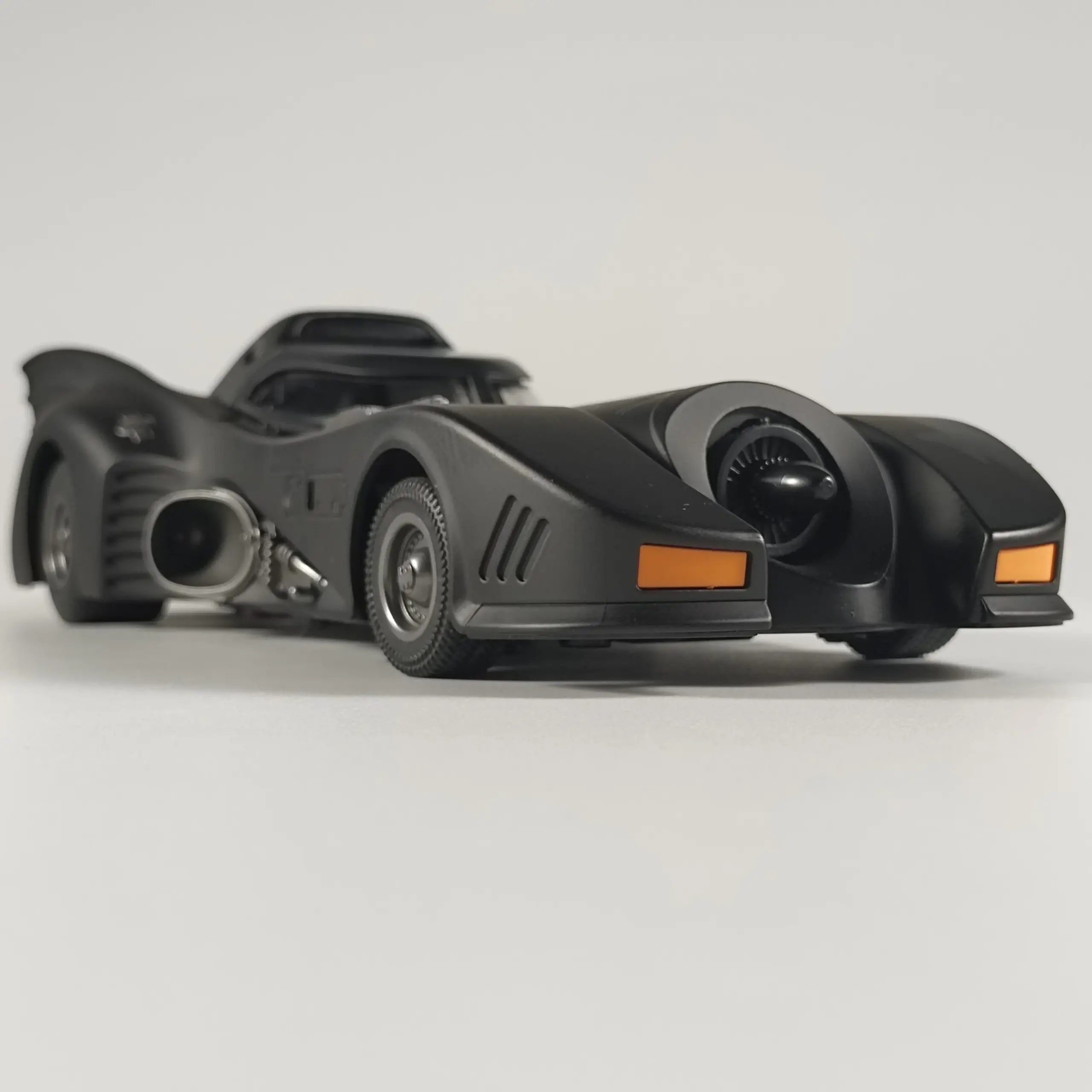 1:24 Scale Diecast 1989 Batmobile Model 4 1:24 Scale Diecast 1989 Batmobile Model - Image 4
