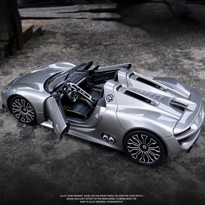 1:24 Scale Porsche 918 Spyder Diecast Model 2 1:24 Scale Porsche 918 Spyder Diecast Model - Image 2