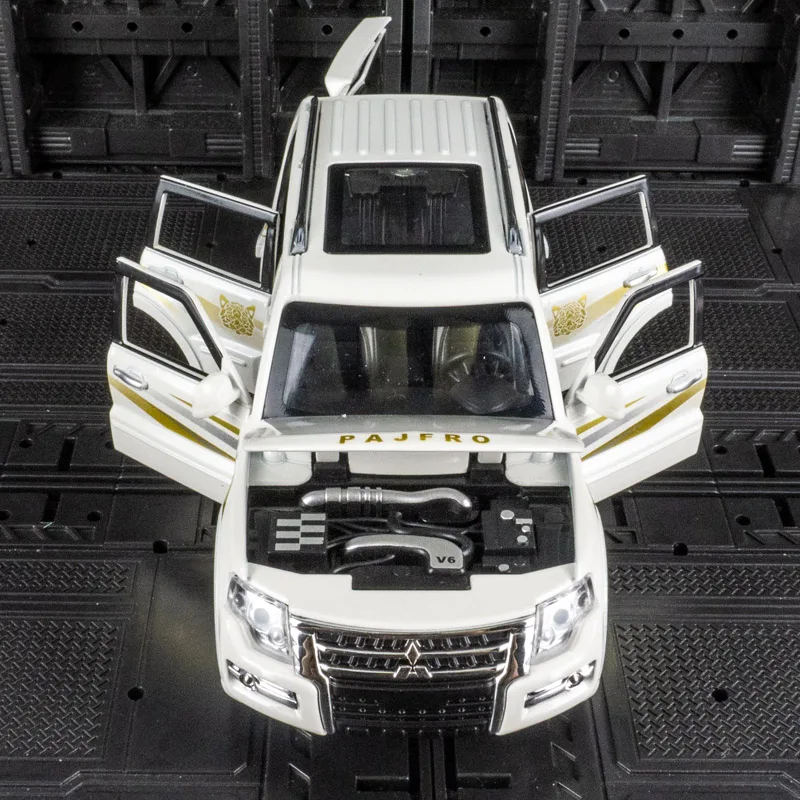 Mitsubishi Pajero 1/32 Scale Diecast Model 6 Mitsubishi Pajero 1/32 Scale Diecast Model - Image 6