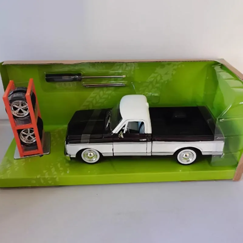 1972 Alloy Pickup Truck Model 1:24 Scale 2 1972 Alloy Pickup Truck Model 1:24 Scale - Image 2