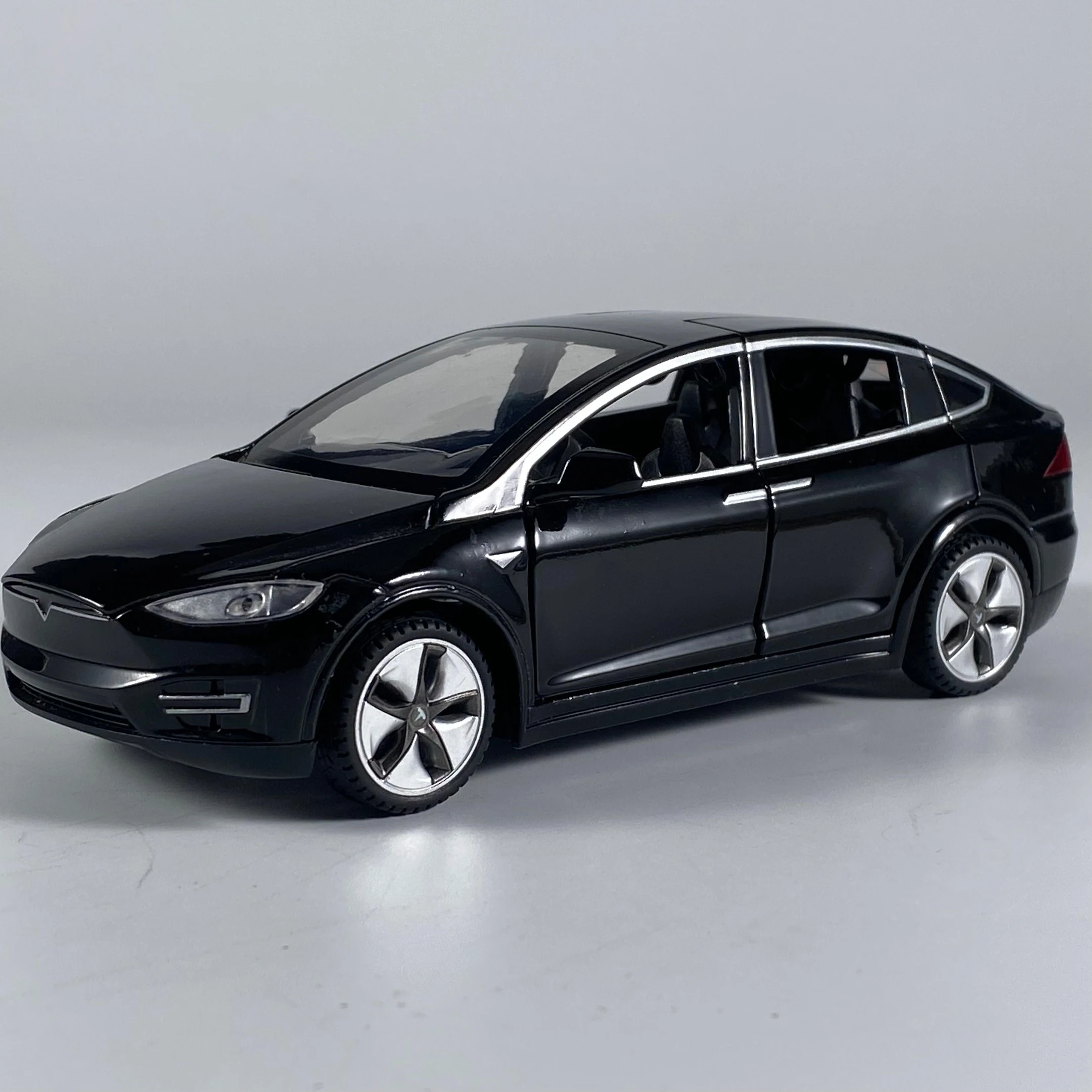 Vibrant Blue Electric SUV Diecast Model 1:32 Scale 11 Vibrant Blue Electric SUV Diecast Model 1:32 Scale - Image 11