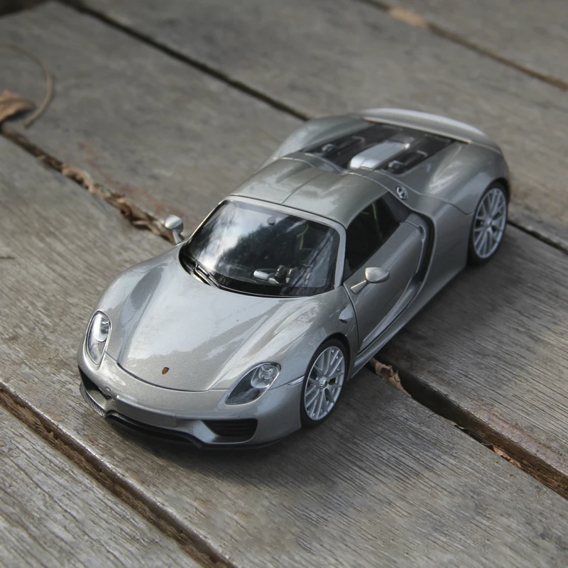 1:24 Scale Porsche 918 Spyder Diecast Model 9 1:24 Scale Porsche 918 Spyder Diecast Model - Image 9