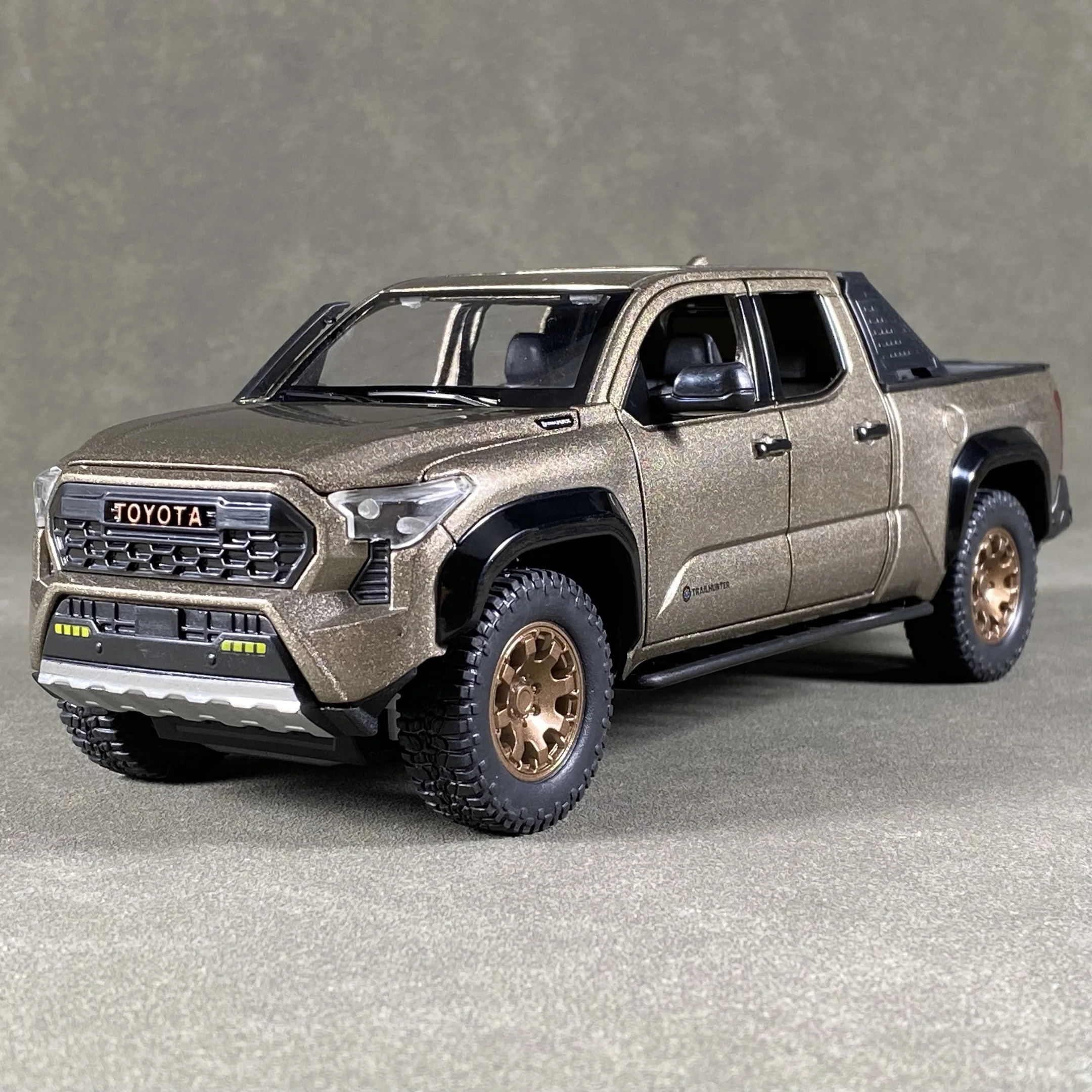 1/24 Toyota Tacoma Urban Edition Model SUV 3 1/24 Toyota Tacoma Urban Edition Model SUV - Image 3