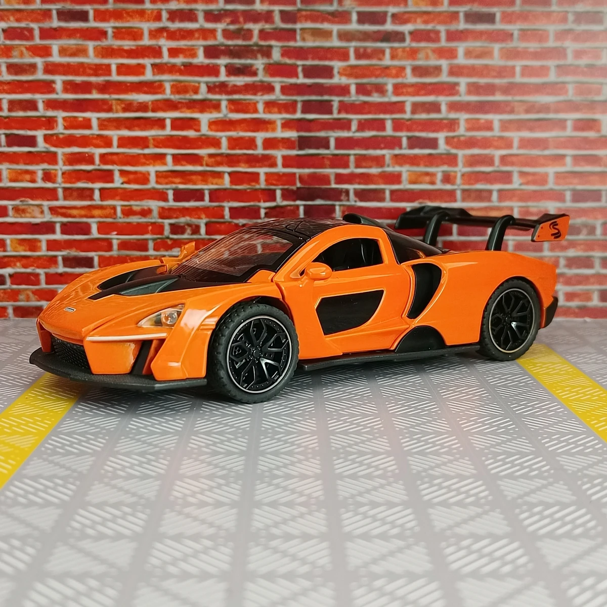 1/32 Scale McLaren Senna Alloy Model Car 7 1/32 Scale McLaren Senna Alloy Model Car - Image 7