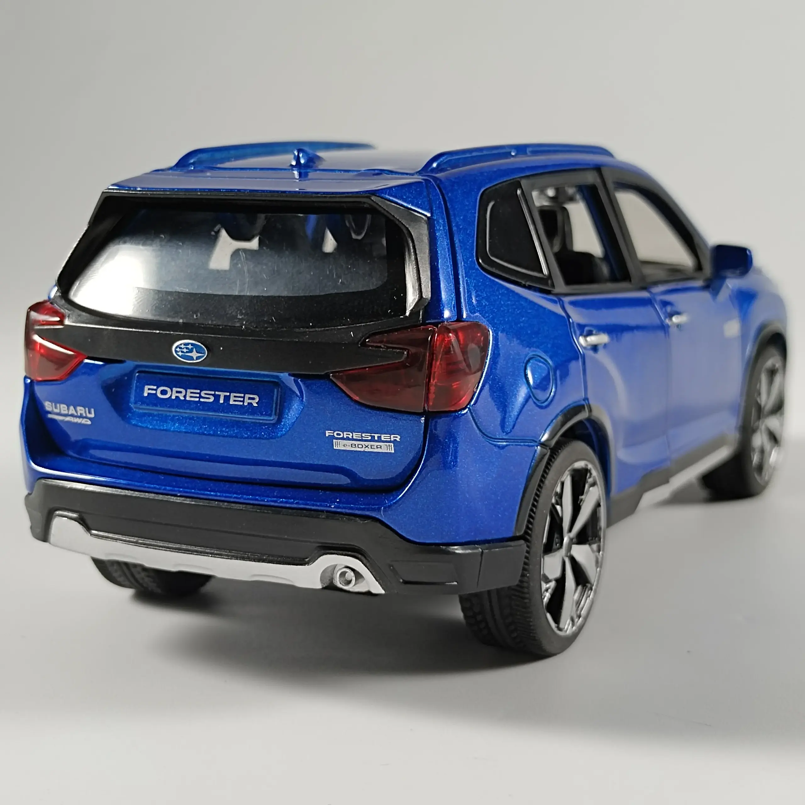 1:30 Scale Subaru Forester Diecast Model 5 1:30 Scale Subaru Forester Diecast Model - Image 5
