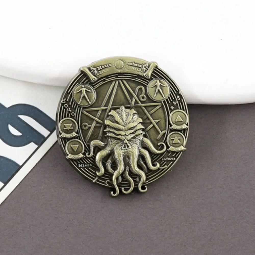 3D Cthulhu Pentagram Badge in Vintage Bronze 3 3D Cthulhu Pentagram Badge in Vintage Bronze - Image 3