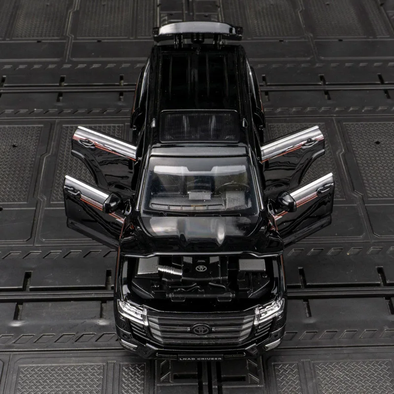 1:32 Scale Diecast Land Cruiser LC300 Model 5 1:32 Scale Diecast Land Cruiser LC300 Model - Image 5