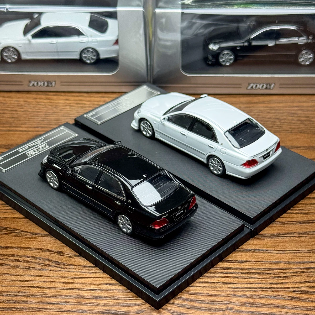 ZOOM 1:64 Crown Athlete Diecast Car Set 5 ZOOM 1:64 Crown Athlete Diecast Car Set - Image 5