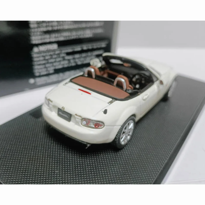 Ebbro 1/43 Mazda MX5 Roadster Diecast Model 3 Ebbro 1/43 Mazda MX5 Roadster Diecast Model - Image 3