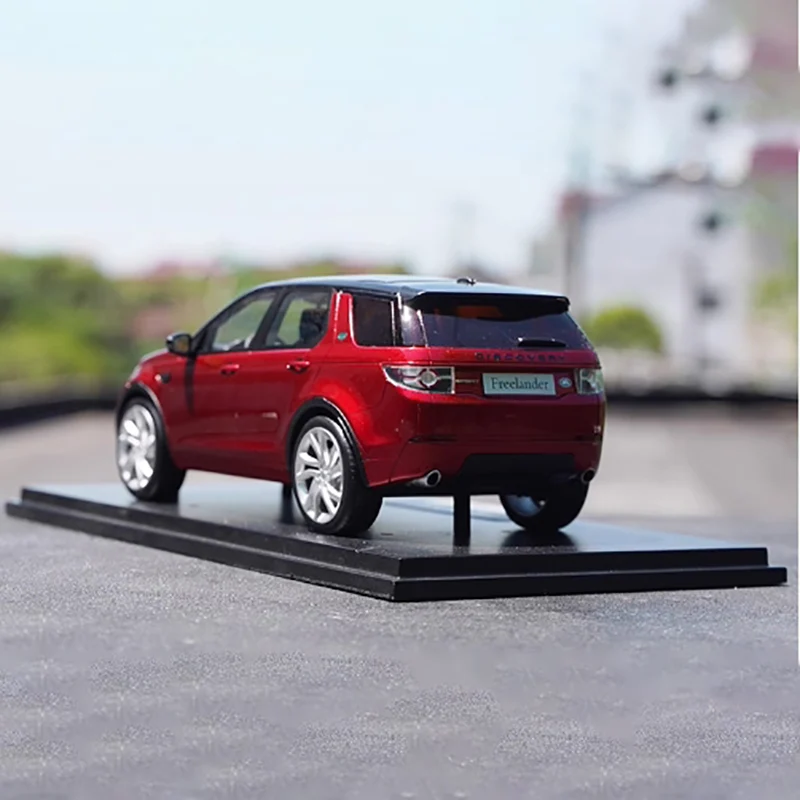 Discovery Freelander SUV Model 1:18 Scale Red 4 Discovery Freelander SUV Model 1:18 Scale Red - Image 4