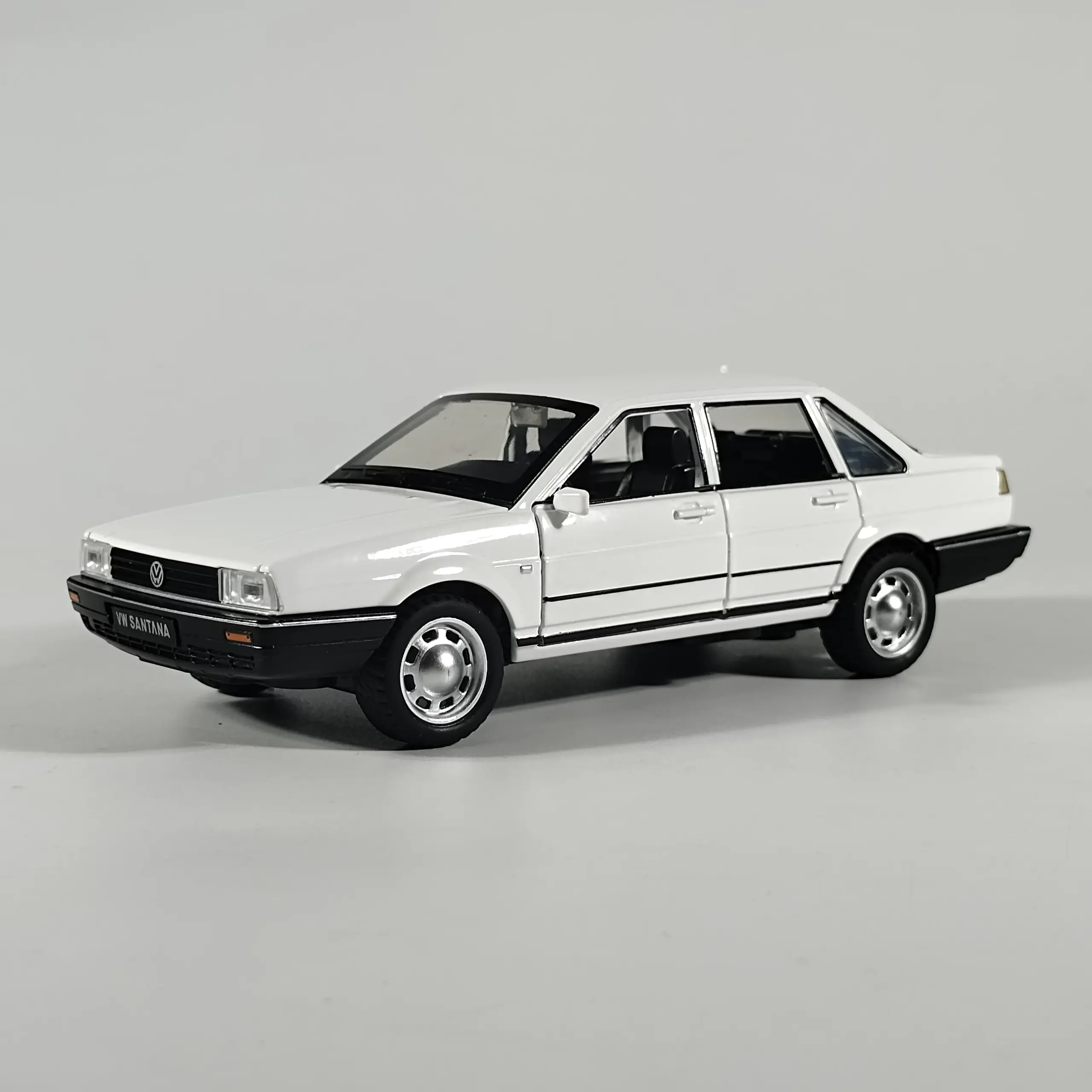 1:32 Volkswagen Santana Diecast Model Car 13 1:32 Volkswagen Santana Diecast Model Car - Image 13