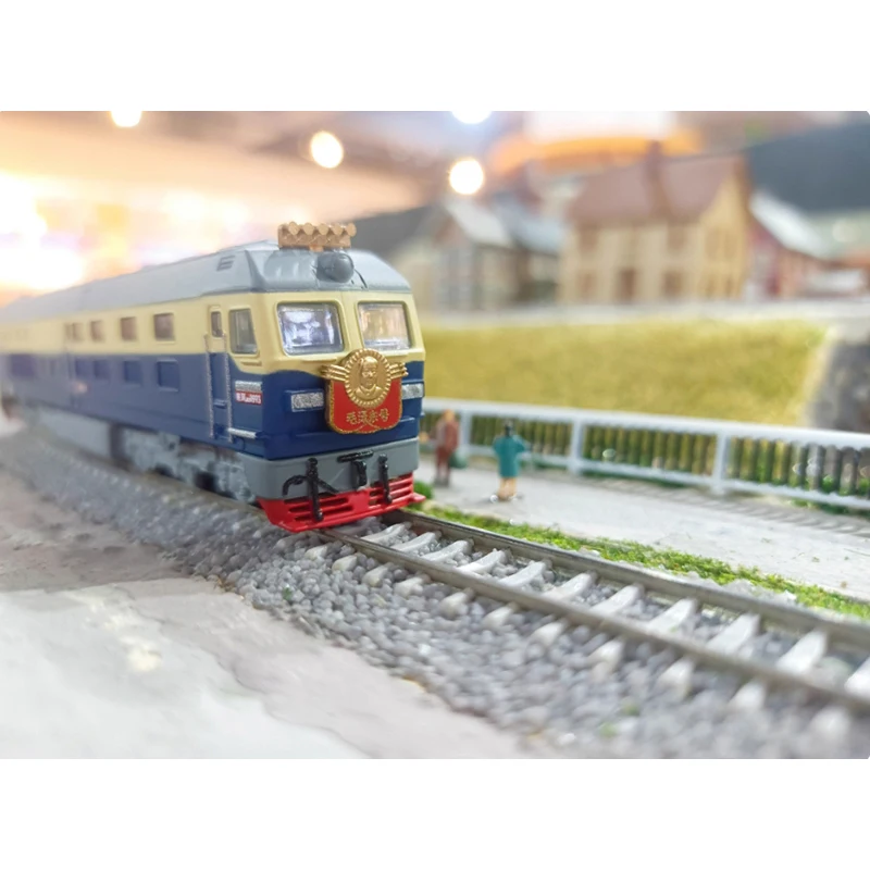 N Scale HF 1:160 DF4D CAIRMAN MAO Locomotive 4 N Scale HF 1:160 DF4D CAIRMAN MAO Locomotive - Image 4