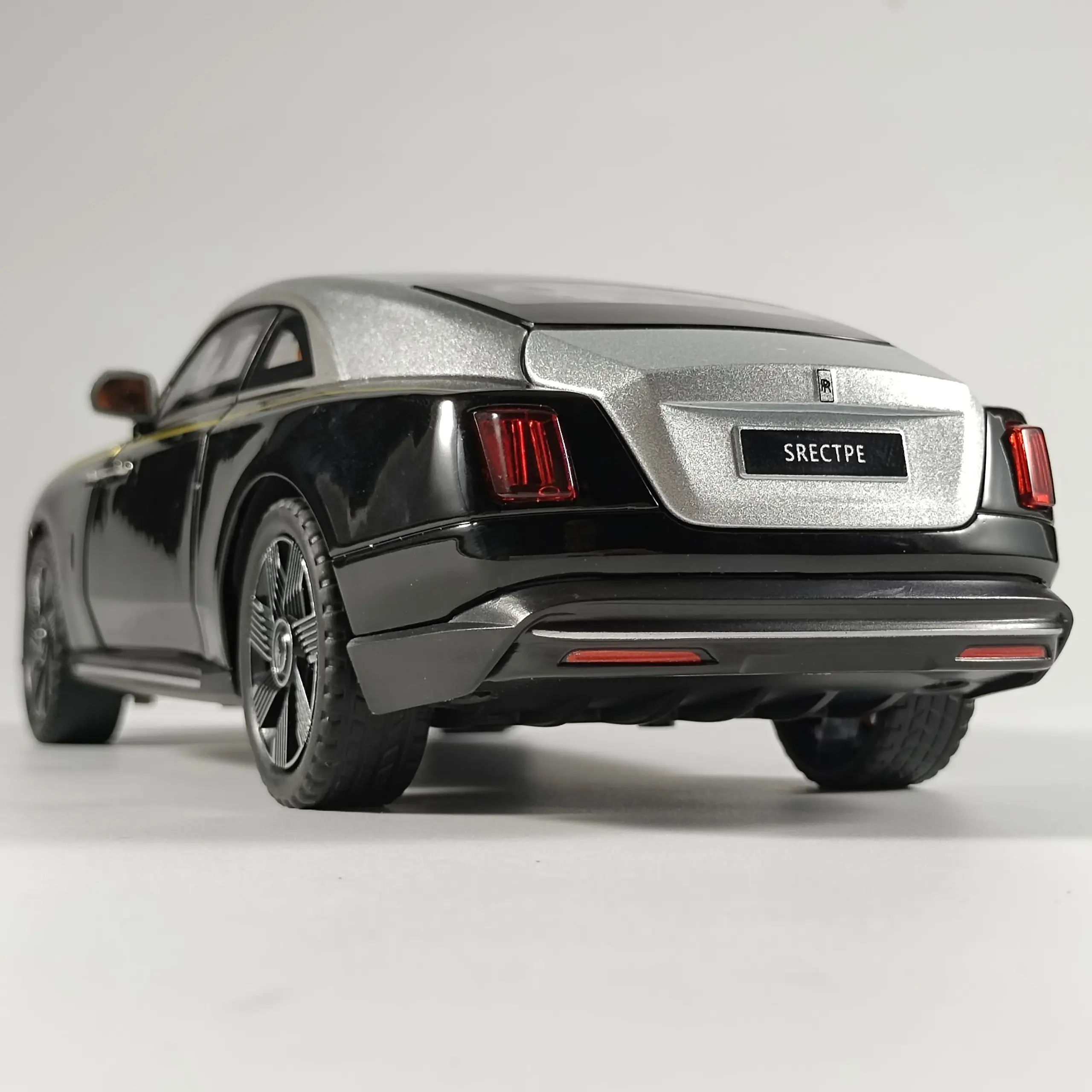 1:24 Scale Rolls Royce Spectre Diecast Model 6 1:24 Scale Rolls Royce Spectre Diecast Model - Image 6