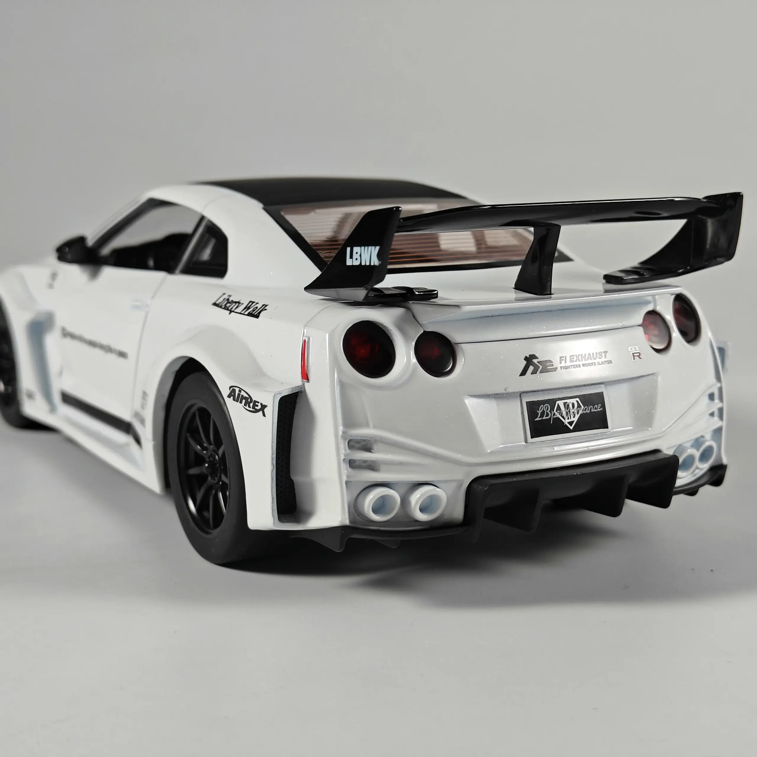 1:24 Scale Nissan GTR CSR2 Skyline Model 4 1:24 Scale Nissan GTR CSR2 Skyline Model - Image 4