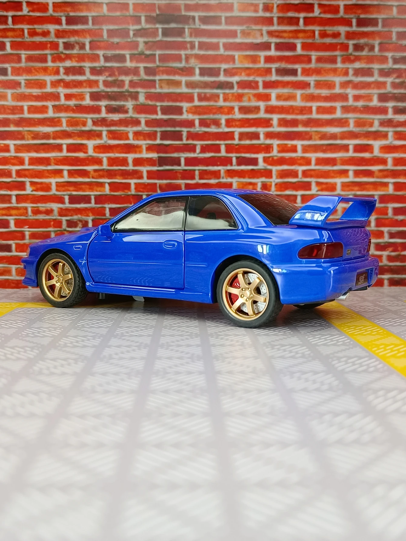 1:32 Scale Subaru Impreza Diecast Model 4 1:32 Scale Subaru Impreza Diecast Model - Image 4