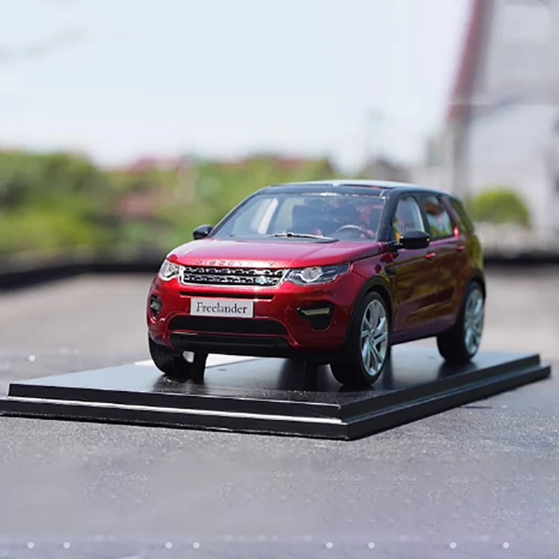 Discovery Freelander SUV Model 1:18 Scale Red 2 Discovery Freelander SUV Model 1:18 Scale Red - Image 2
